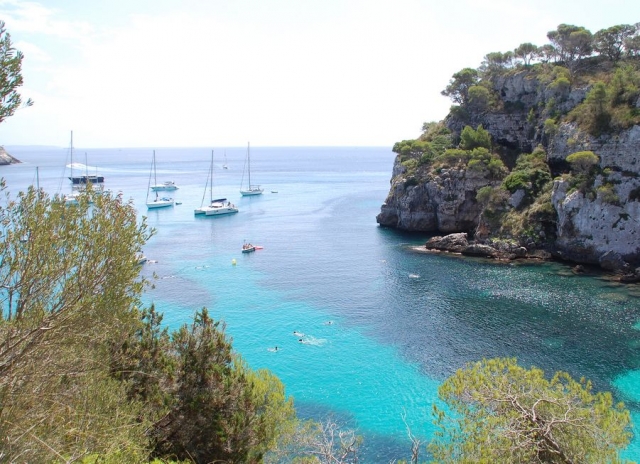  Bateaux sur la côte de Minorque 